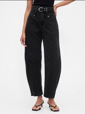 GAP Woman’s Barrel Leg Black Washed Jeans